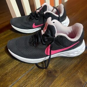 Nike Girls Black and Pink Running Shoes 3.5Y